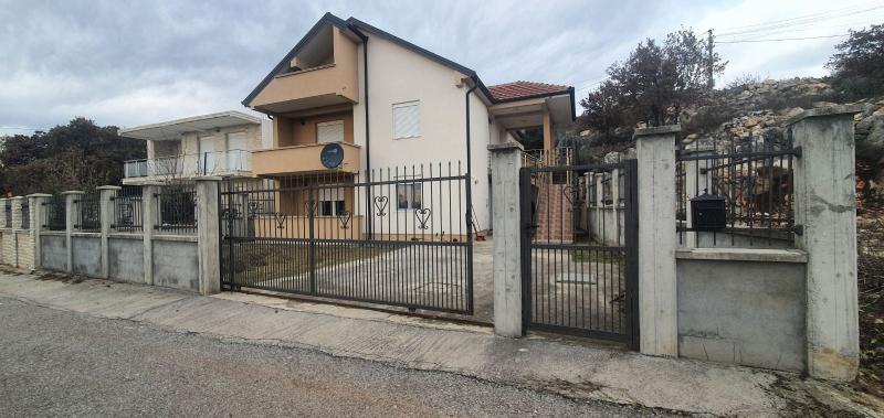  Prodaja, kuća na Vrelima Ribničkim od 184 m2, plac 500 m2 230000 e