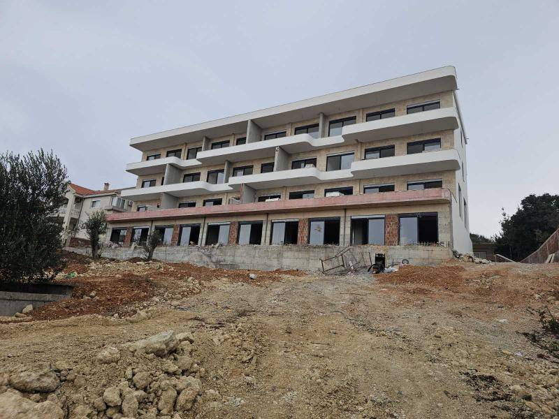  Prodaja, jednosoban stan 51 m2 u Ulcinju 2100e