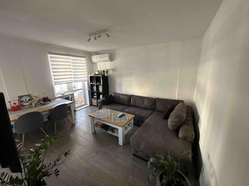  Prodaja, dvosoban renoviran  stan u centru Bara od 69.6 m2,  175.000e