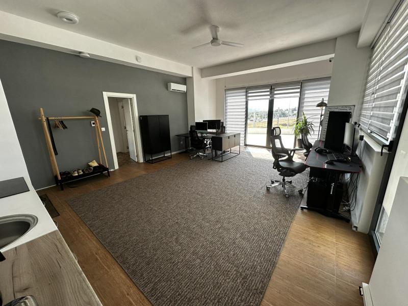  Prodaja, poslovni prostor u Twins Hause od 82,74+86,65 m2  terase  260.000e