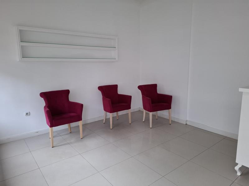  Izdavanje, poslovni prostor 75 m2 800e