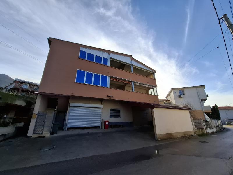 Prodaja, kuća 497 m2 na 850 m2 placa 629.000 e