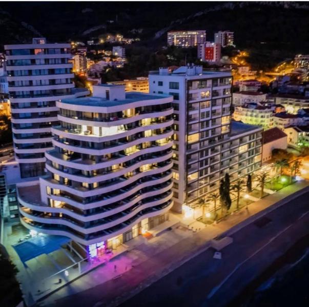  Prodaja, stan, apartman u Rafailovićima od 57 m2 na prvoj liniji 265.000e