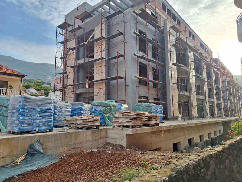  Prodaje se dvosoban stan u novoj zgradi u Budvi od 63.76 m2 po 2600e