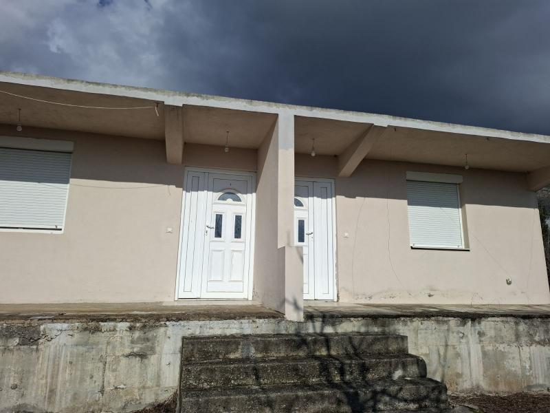  Prodaja, kuća od 123 m2 u Sutomoru na placu od 88m2 119.000e