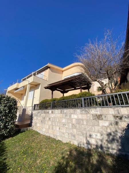  Prodaja,  LUX kuća od 121 m2 u Zagrađu, plac 390 m2 289.000e