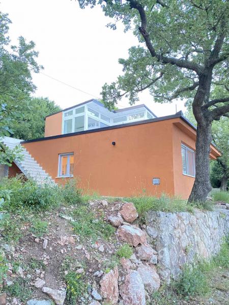  Prodaja, kuća 130m2 u Zagrađu, sa terasom od 60 m2 150.000e