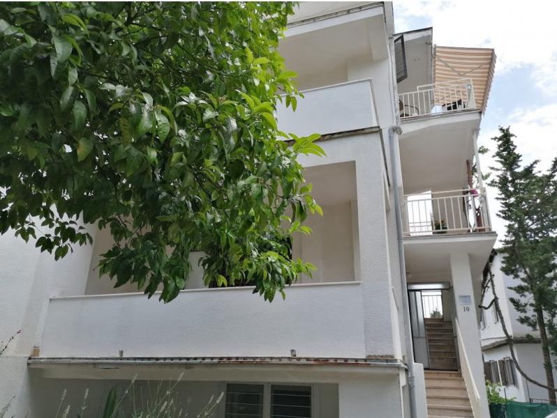  Prodaja,  kuća na Utjehi od 196 m2 na placu od 220 m2 170.000 e