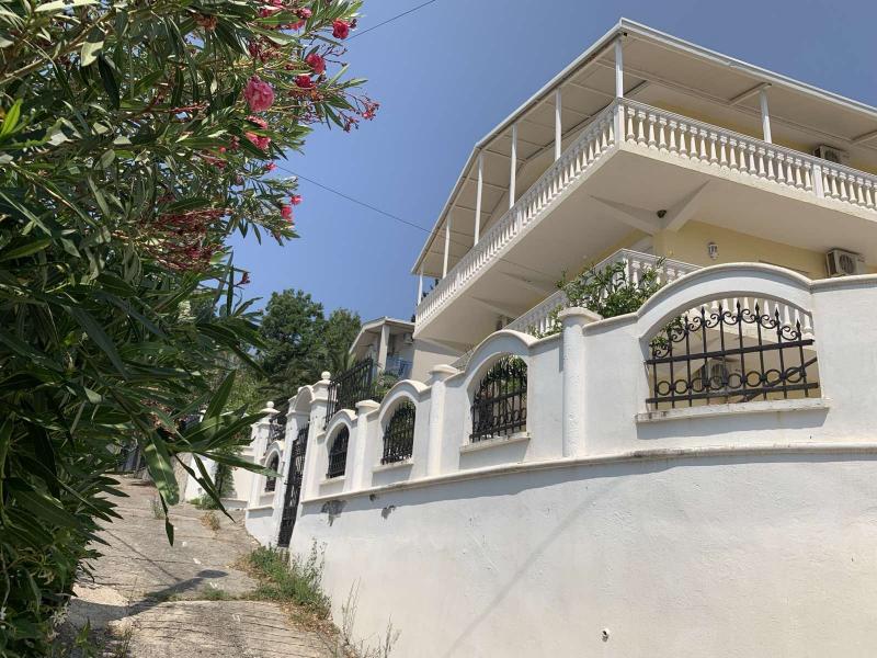  Prodaja, stan od 120 m2 u Zagrađu 150.000 e