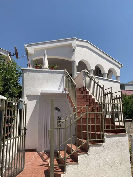  Prodaja, kuća 117 m2 koja se nalazi na 126 m2, 110000 e