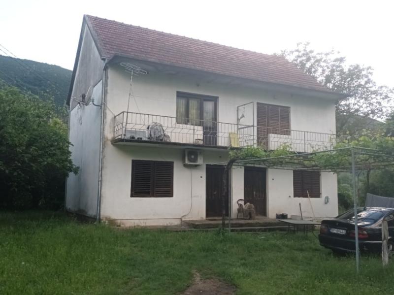  Prodaja, kuća u selu Zagorak kod Danilovgrada od 132 m2 na 1850 m2 zemlje  132.000e