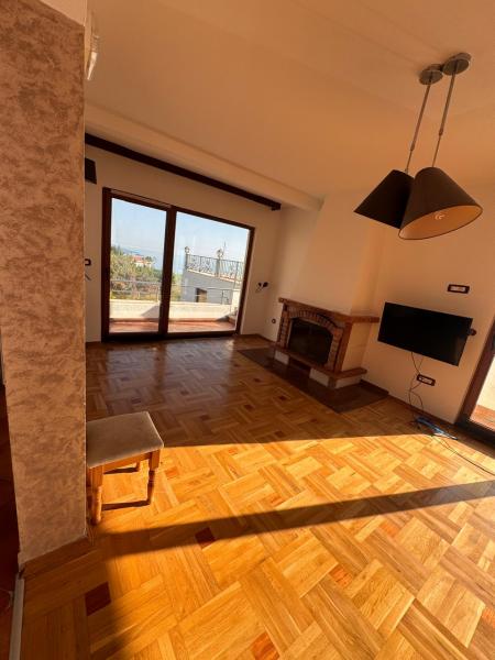  Izdavanje, Vila na Kalamper Visti od 140 m2 1300e