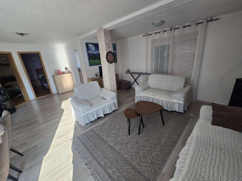  Prodaja, stan 100 m2 u Sutomoru  u privatnoj kući 110.000e
