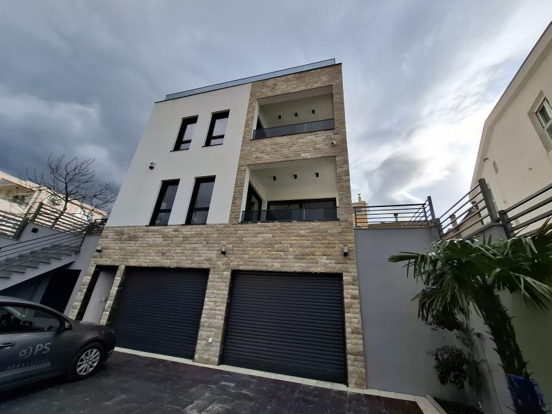  Izdavanje,LUX kuća u Bjelišima od 400 m2 sa poslovnim prostorom 2000 e