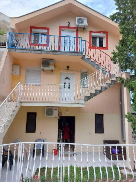 Prodaje se prizemlje kuce u Sutomoru od 50 m2 50.000e