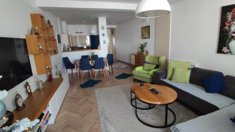 Prodaja, dvosoban stan u zgradi Bigovića od 94 m2 220.000e