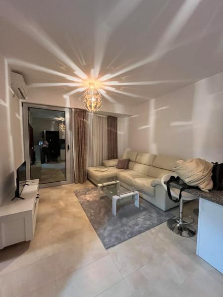 Prodaja, jednosoban stan u Dobroj Vodi od 50 m2 160.000e