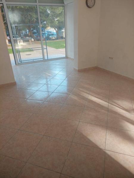  Izdavanje, poslovni prostor od 80 m2 u centru Bara 1500e +PDV