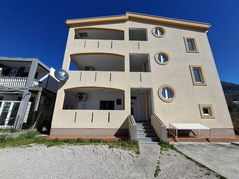  Izdavanje, trosoban stan od 112 m2 u prizemlju u Bjelišima 800e