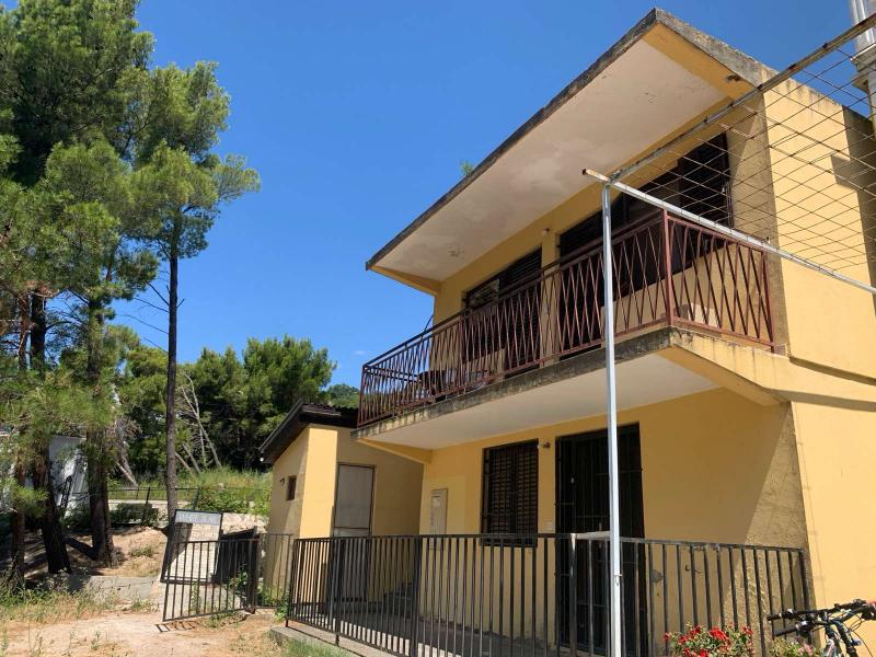  Prodaja, legalizovana kuća od 57 m2 u Zelenom Pojasu u Baru 125.000 e