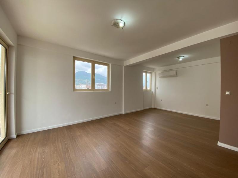  Prodaja, jednosoban stan 60 m2 sa garažom u Šušanj 180.000e