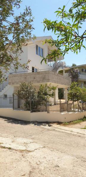  Prodaja, kuća na Utjehi od 180 m2 198.000e