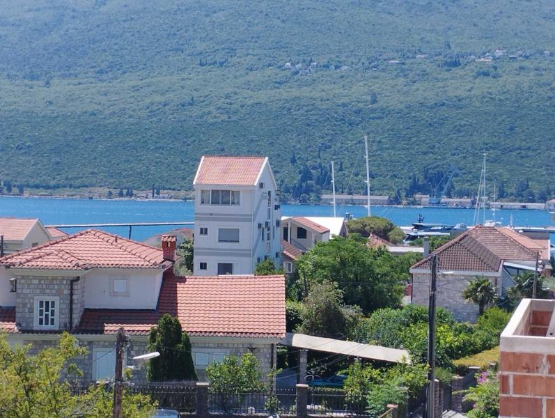  Prodaja,  dvosoban stan u Herceg Novom od 74 m2 270.000e