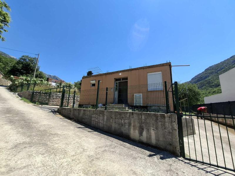  Prodaja, kuća u Mišićima od 58 m2 na 359 m2 placa  99.000e