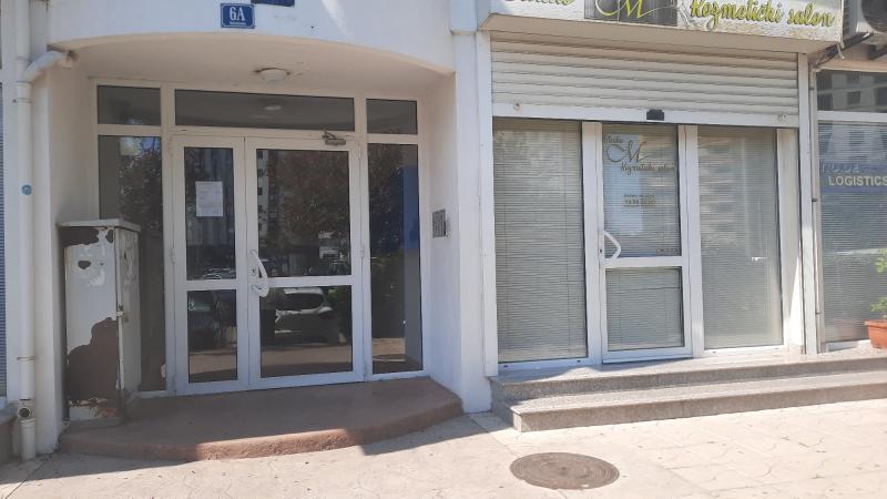  Prodaja, poslovni prostor od 24 m2 u centru Bara 89.000e