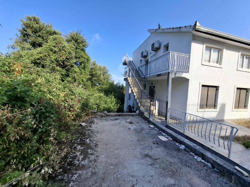  Prodaja, kuća od 66m2 na placu od 242 m2 na Utjehi u Baru 79.000e
