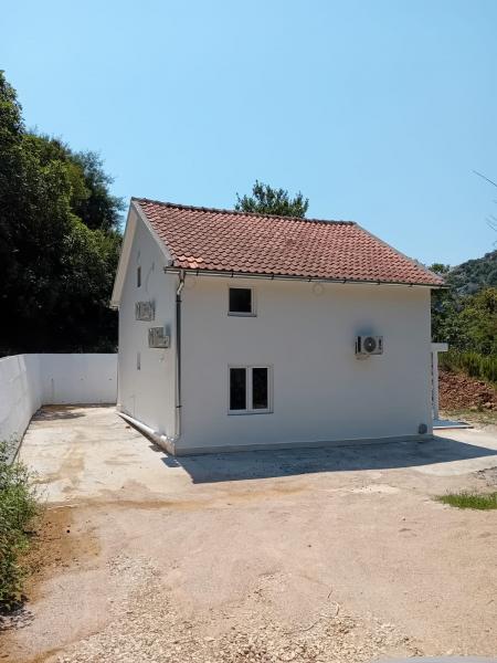  Prodaja, kuca 60 m2 na placu od 320 m2 u Mišićima, Bar 145.000e