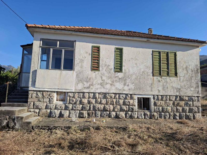  Prodaja, kuća 80 m2+33 m pomoćni objekat u Popovićima, na placu od 799 m2, Bar 262.500 e
